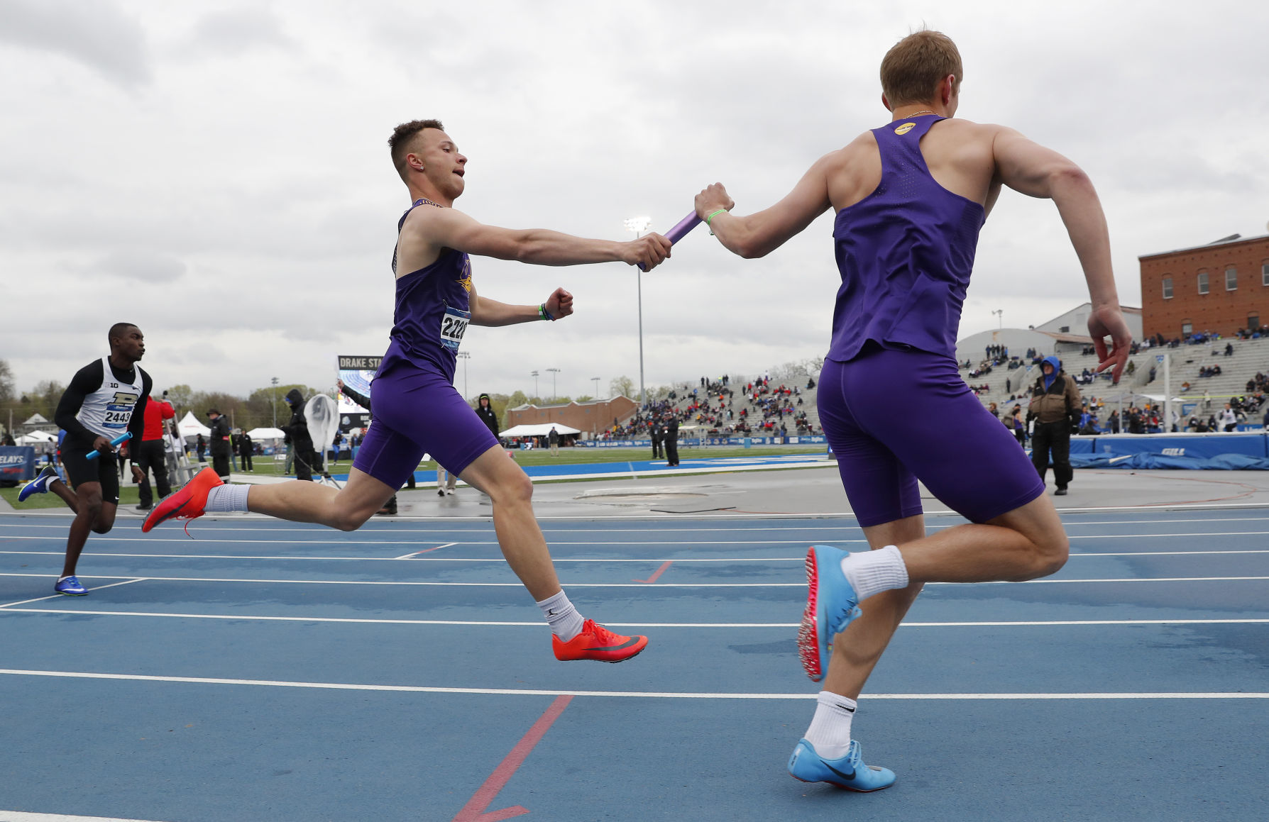 042718mp-DrakeRelays-men-4x200-1